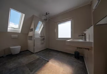 Badezimmer Dachgeschoss (© Archiv Haus-amBrunnen.de)