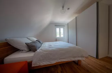 Schlafzimmer 1 (© Archiv Haus-amBrunnen.de)