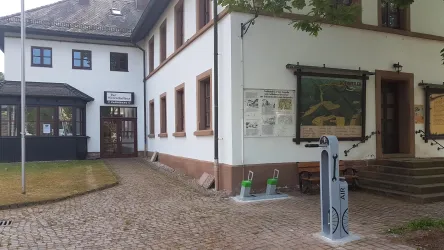 E-Bike Ladestation und Reparaturstation (© Anette Lang)