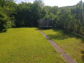 Garten mit Trampolin