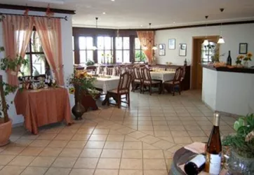 Cafe innen (© Weingut Schlipp-Rohrbach)