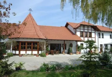 Außenansicht Weingut Schlipp-Rohrbach (© Weingut Schlipp-Rohrbach)