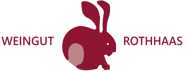 Ein stilisierter Hase in rot, der ein Weingut repräsentiert. Der Name "WEINGUT ROTHHAAS" steht neben dem Bild.