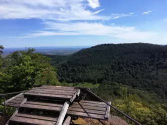 Absprung mit Blick in die Rheinebene