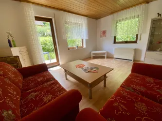 Wohnzimmer Ferienwohnung Rödelstal quer (3)