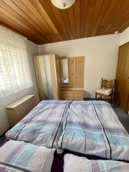 Schlafzimmer Ferienwohnung Rödelstal hoch (4)