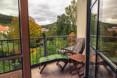 Balkonansicht Hotel Felsentor in Hauenstein mit Blick Richtung Pfälzerwald