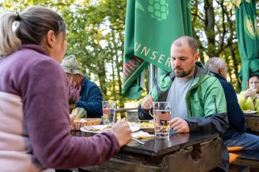 Rustikaler Genuss auf der Pfälzerwald-Hütte