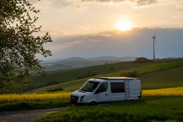 Mit dem Wohnmobil vorbei an den Rapsfeldern