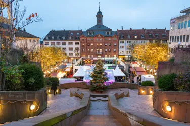 Der Weihnachtsmarkt in Pirmasens. Schön gelegen vor dem 