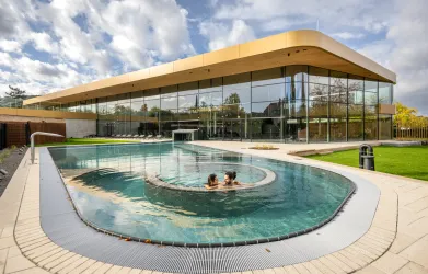 Besuchende im Salinarium Bad Dürkheim Therme.