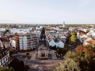 Speyerer Tor und die Stadt Frankenthal von oben.