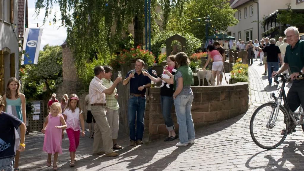 Schönstes Weinfest 2002: Weinkerwe "Wein & Kunst"