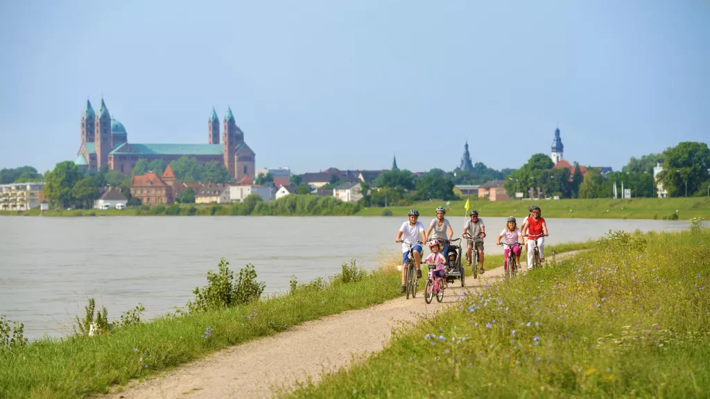 Radtouren für Familien, der Rheinradweg in Speyer