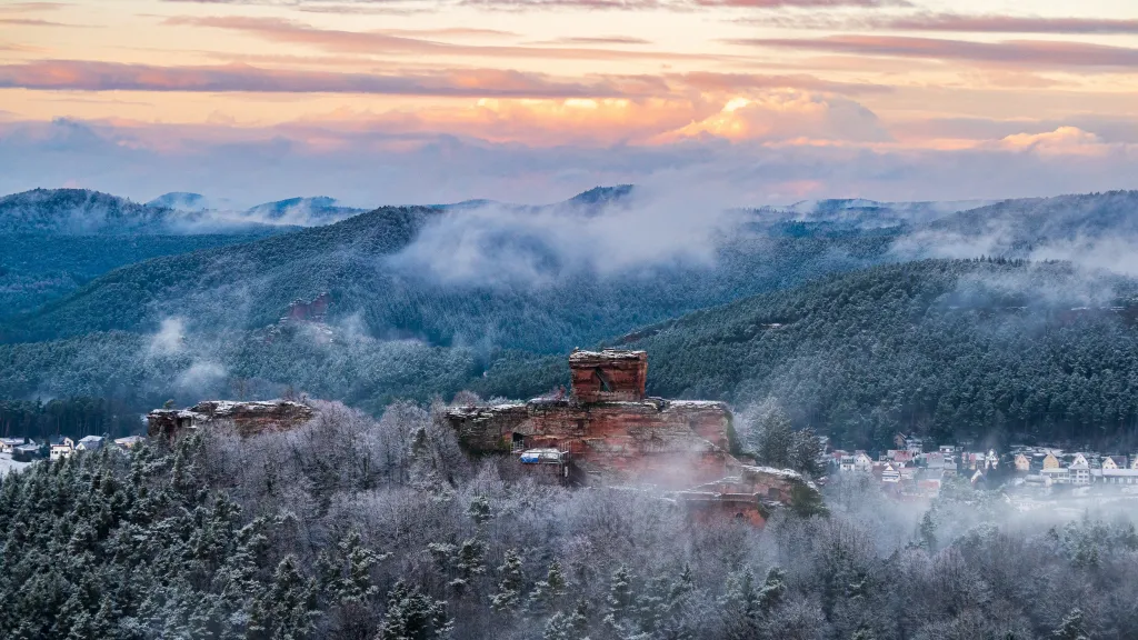 Burgruine Drachenfels im Winter