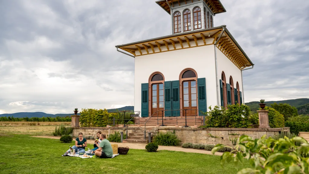 Picknick vor dem Teehaus in Ruppertsberg