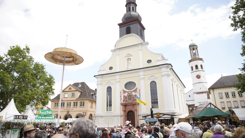 Menschen auf dem Strohhutfest in Frankenthal