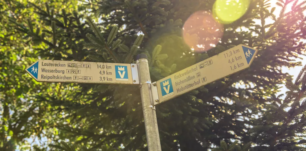 Wegweisende Beschilderung Veldenz Wanderweg