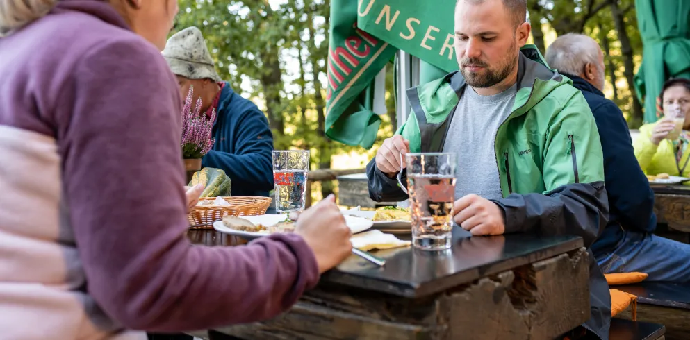 Rustikaler Genuss auf der Pfälzerwald-Hütte