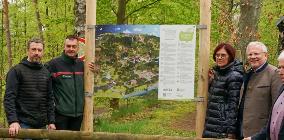 Uffbasse! Wimmelbild am Wanderparkplatz Drei Eichen