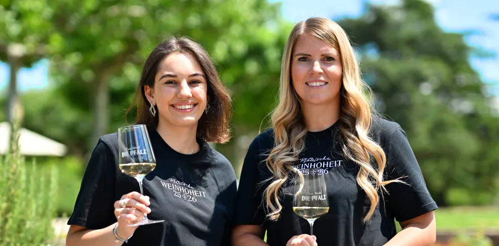 Kandidatinnen Anna Antonia Cölsch und Susanna Singer (v.l.n.r.)