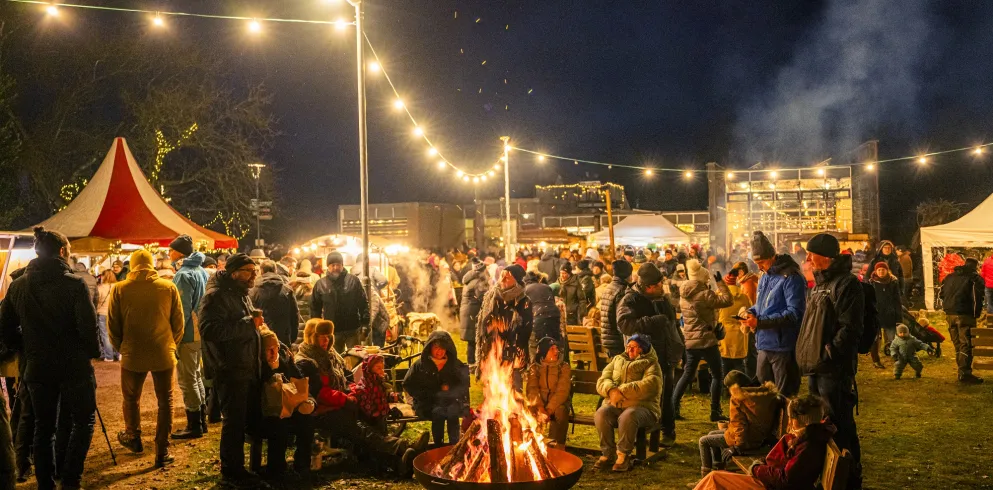 Die Weihnachtsmarkt-Buden auf den Romantische Waldweihnacht in Johanniskreuz