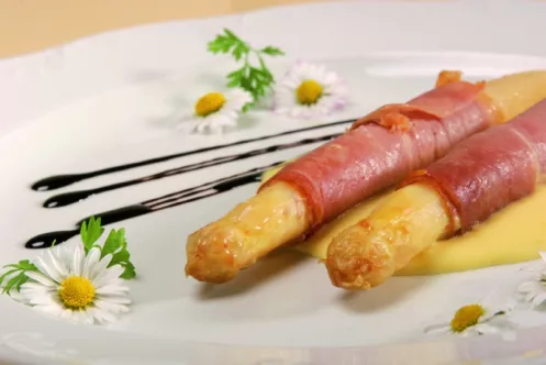 Spargel mit Schinken an Sauce Mousseline