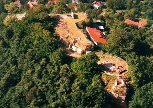 Die Burg Lemberg