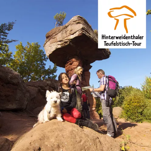 Hinterweidenthaler Teufelstisch-Tour am Teufelstisch (© Pfalz.Touristik e.V. Foto: Christoph Riemeyer) Hinterweidenthaler Teufelstisch-Tour am Teufelstisch