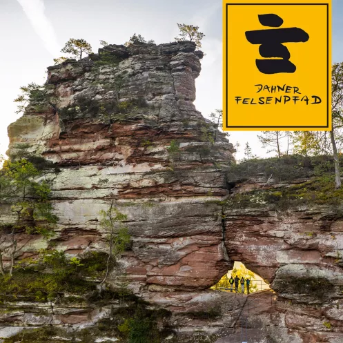 Dahner Felsenpfad mit Ausblick auf den Büttelfelsen