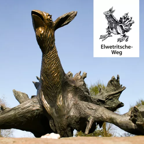 Elwetritscheweg mit Statue von einem Elwetritsche (© Pfalz.Touristik e.V. , Südwestpfalz Touristik e.V.) Elwetritscheweg mit Statue von einem Elwetritsche