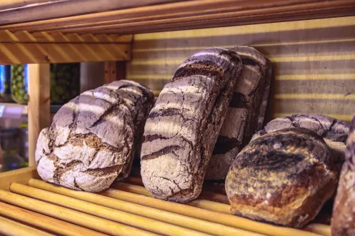 Selbstgebackenes Brot des Ausbacherhofs