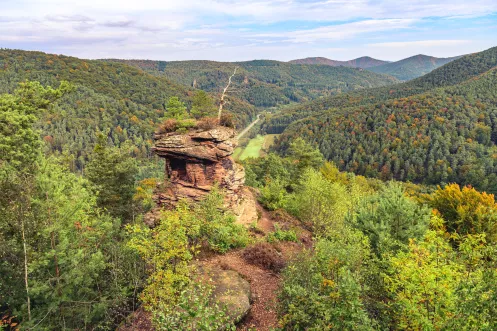 Die Schönheit des Pfälzerwaldes, gewaltige Buntsandsteinfelsen und eindrucksvolle Ausblicke bei Hauenstein