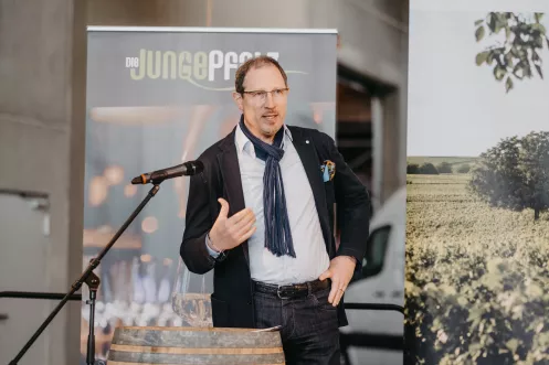 Top-Sommelier Peer F. Holm ist der Kopf der 7-köpfigen Jury