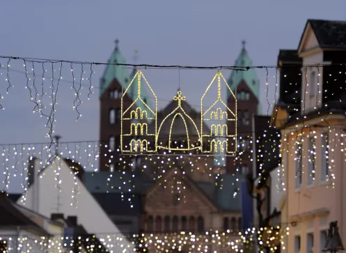 Weihnachtsatmosphäre rundum den Dom