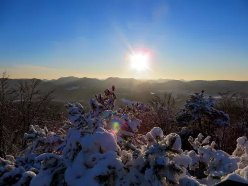 Blick vom Jüngstberg auf die Winterlandschaft am Bären Steig