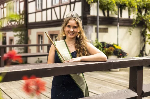 Klaudia I., Keschdeprinzessin 2022-2023 (© Verein Südliche Weinstraße Annweiler am Trifels e.V., Christian F. Gamio) Klaudia I., Keschdeprinzessin 2022-2023