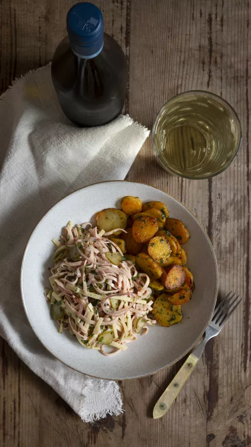 Elsässer Wurstsalat mit Bratkartoffeln