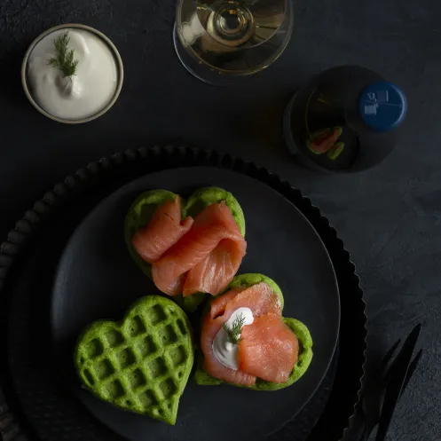 Spinatwaffeln mit Lachs