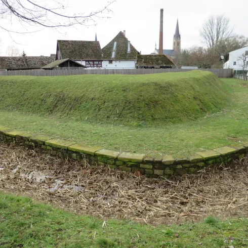 Schanze mit Blick von der Schulstraße