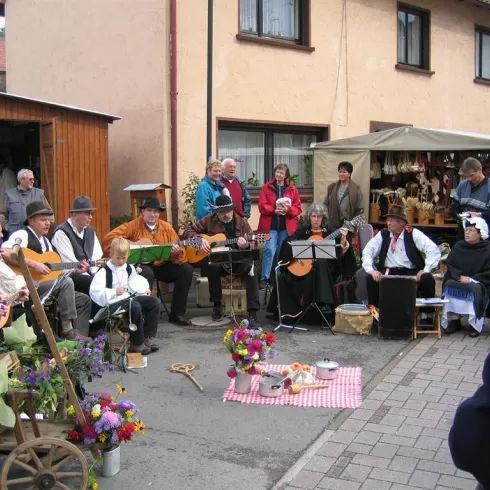 Markttreiben (© Archiv: Pfälzer Mühlenland)