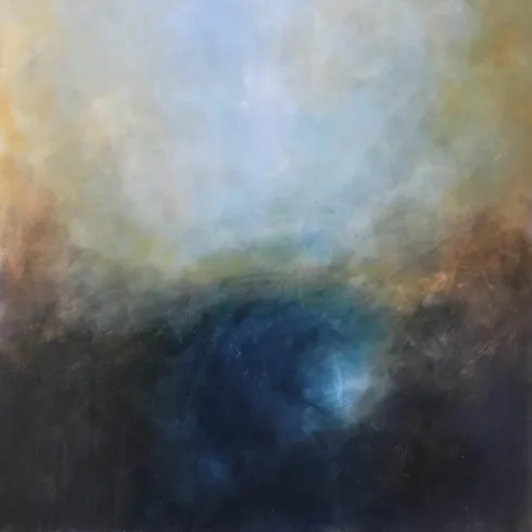Ein abstraktes Gemälde mit sanften Farbtönen von Blau, Gold und Schwarz. Die Farben fließen ineinander und erzeugen eine ruhige, stimmungsvolle Atmosphäre.