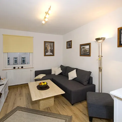 Am Rathaus Wohnzimmer_Metz_groß (© Dt. Wohnimmobilien DWI GmbH)