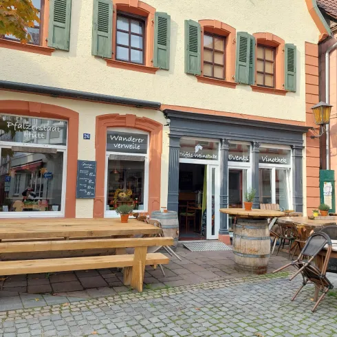 Eingang Pfälzer Stadthütte (© Verein SÜW Annweiler e.V.)