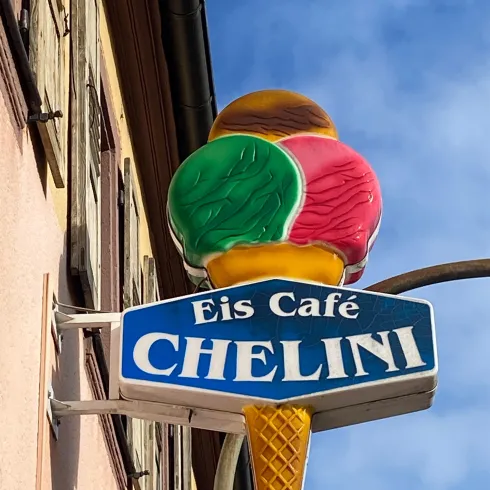 Eis Cafe Chelini außen (© Verein SÜW Annweiler e.V.)