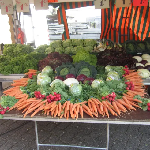 Marktstand Adams-Hof (© Foto: Y. Tabery,  Südpfalz Tourismus Kandel e.V.)