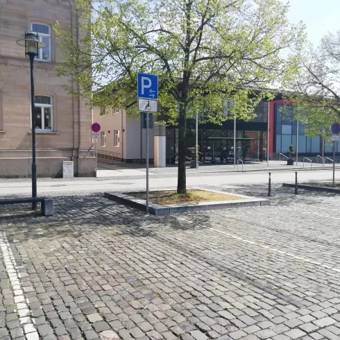 Barrierefreier Parkplatz Stadthalle Kandel