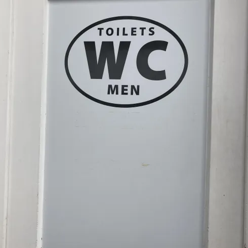 Eingang Herrentoilette