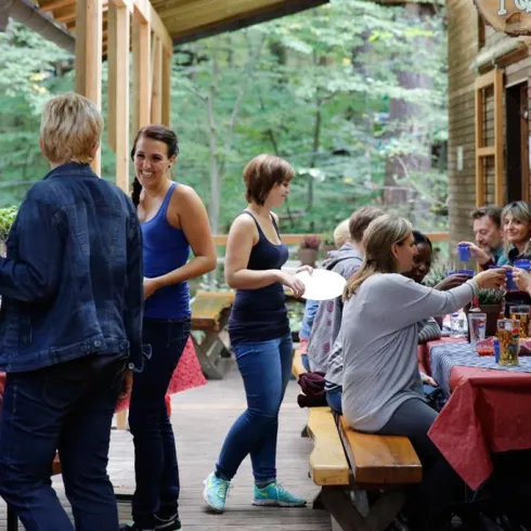 Waldgastronomie im FunForest Abenteuerpark (© Fun Forest AbenteuerPark Kandel)