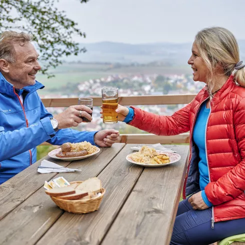 Gemütliche Essensrast (© Florian Trykowski, Donnersberg-Touristik e. V.)